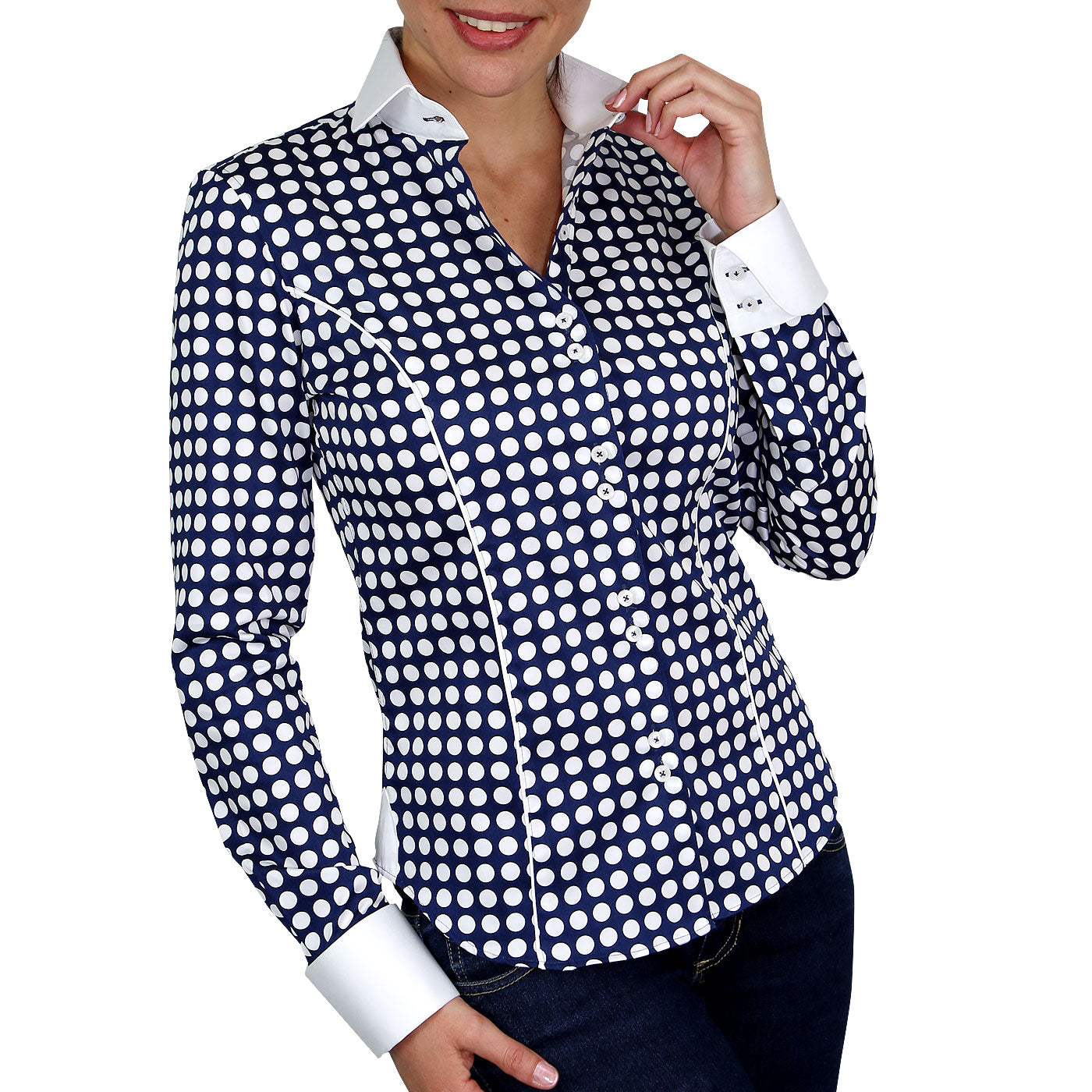 Chemise brodée en coton blanc motif bleu manches longues col rond volanté - Felicia | Motus Boutique Chemise brodée en coton blanc motif bleu manches longues col rond volanté - Felicia | Motus Boutique